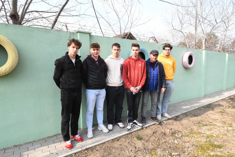 Idősotthonban térköveztek a jákysok a társadalmi felelősségvállalás jegyében